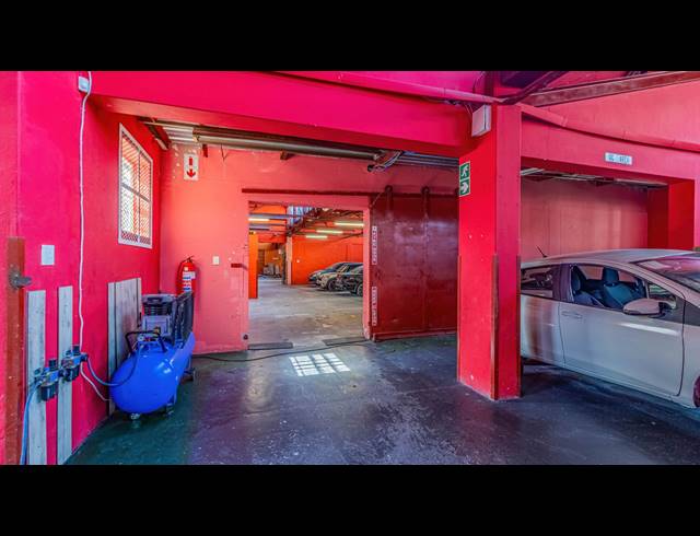 1,963M² FACTORY FOR SALE IN BOOYSENS